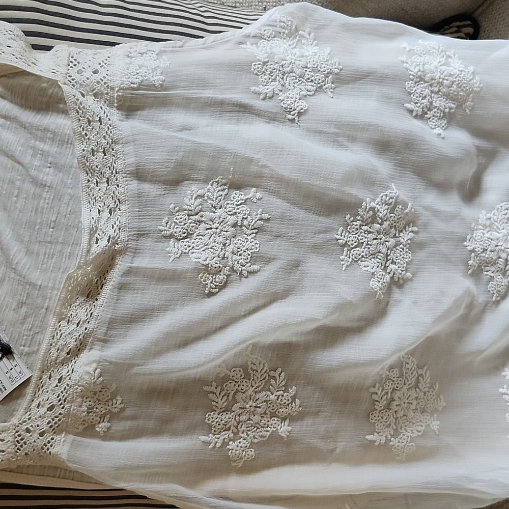 MANGO Co. Barcelona, Spain XS Embroidered Top
